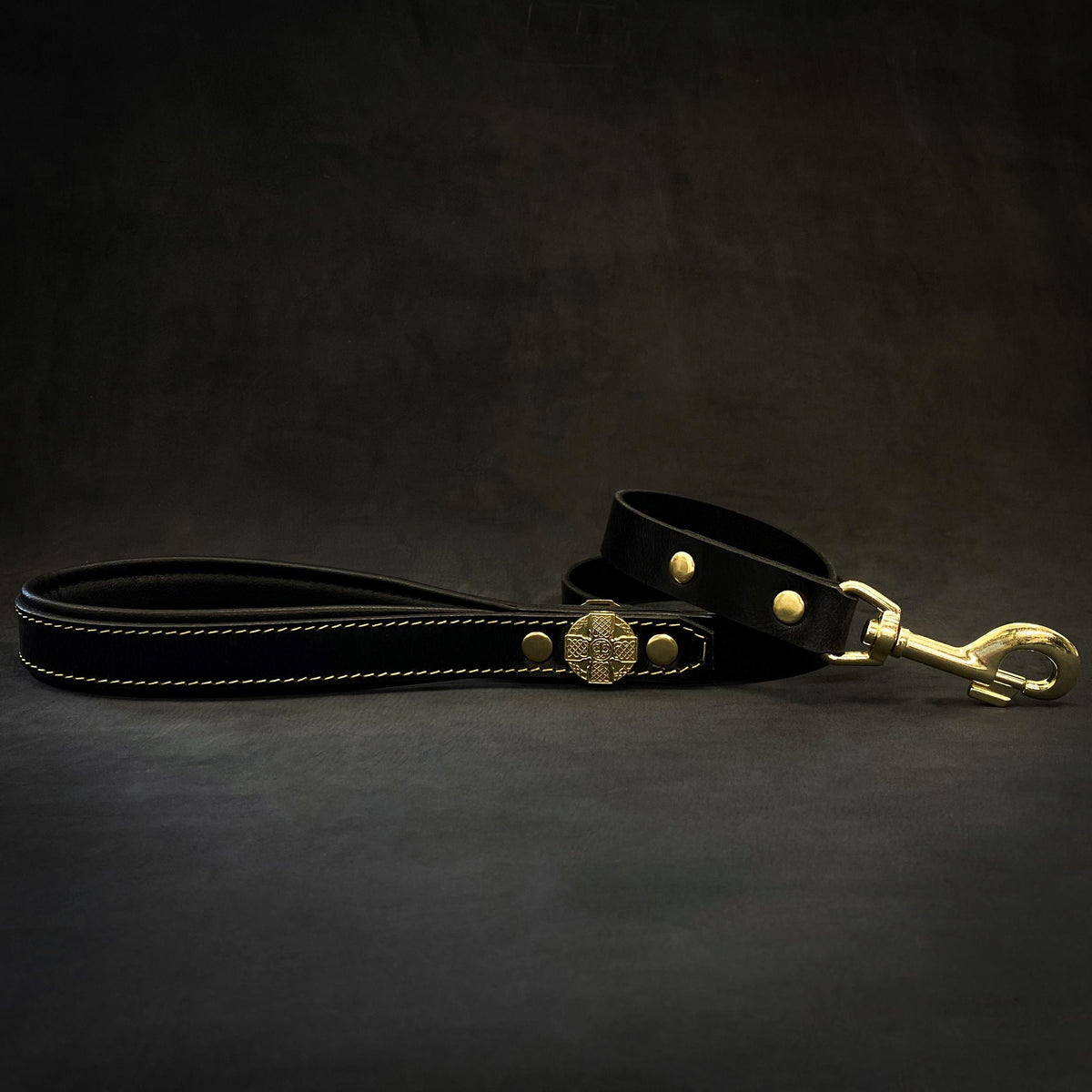 Maximus Leather Leash — Gold Hardware