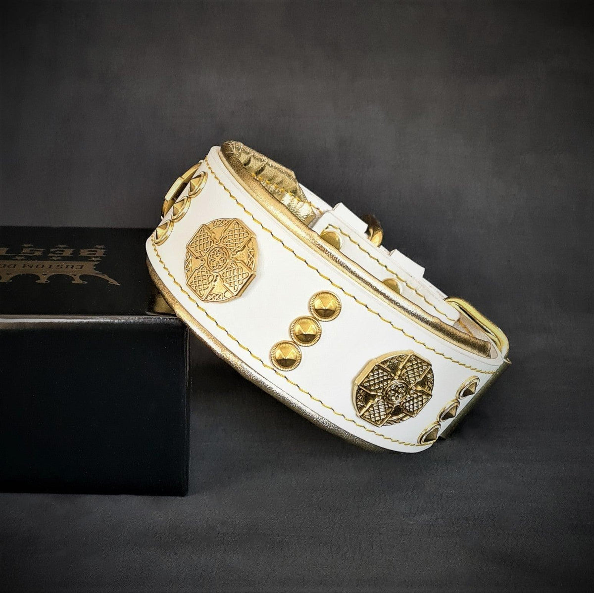 Maximus Collar — White & Gold (2 Inch)