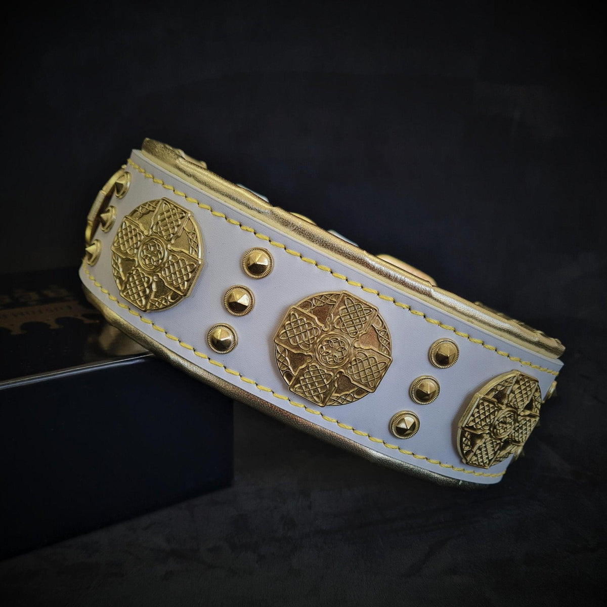 Maximus Collar — White & Gold (2.5 Inch)